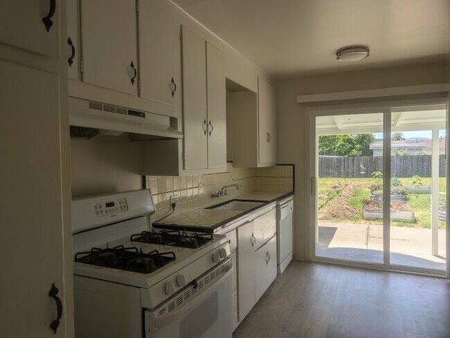 Foto del edificio - 931 Harold Ln