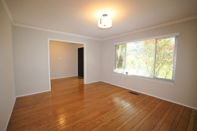 Building Photo - 25 Genevra Rd
