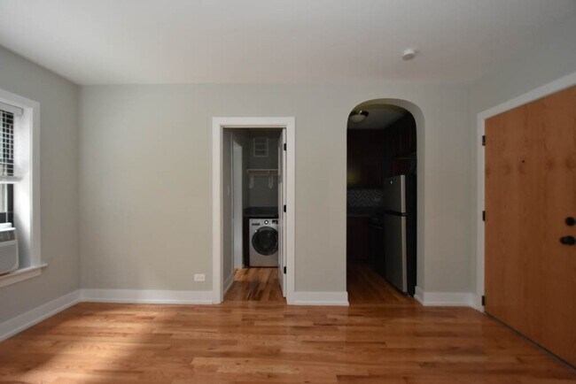 Building Photo - 555 W Arlington Pl