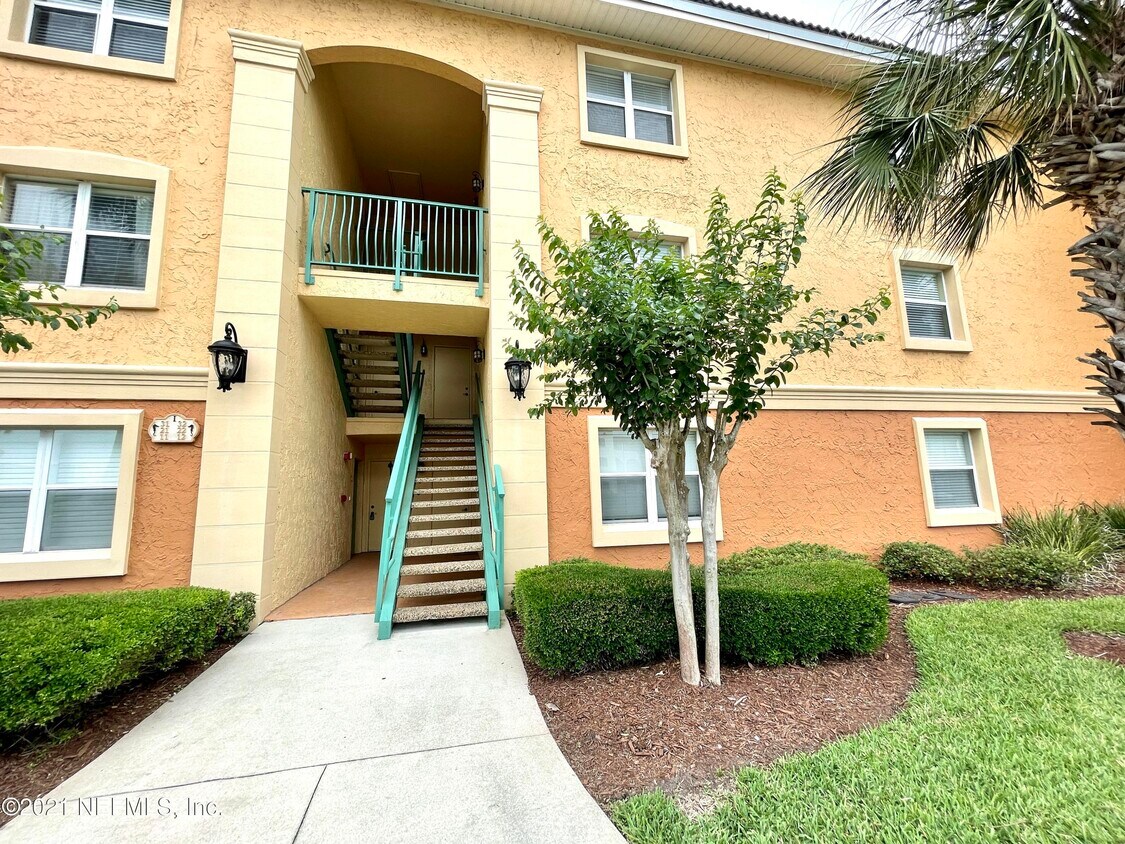 Foto principal - 2400 1st St S