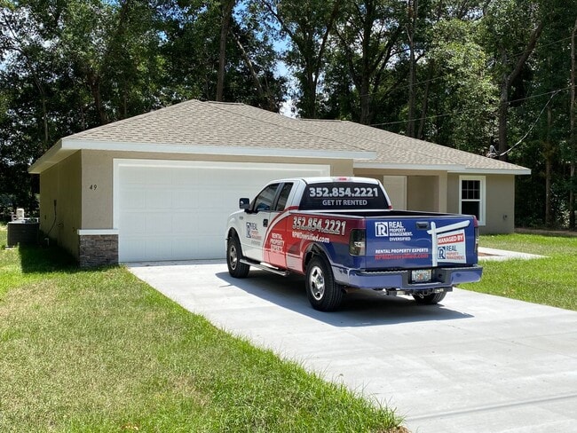 Building Photo - Custom Home - Desirable SE Ocala Neighborh...