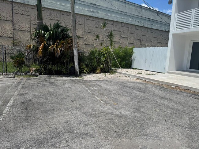 Foto del edificio - 3315 NW 13th Terrace