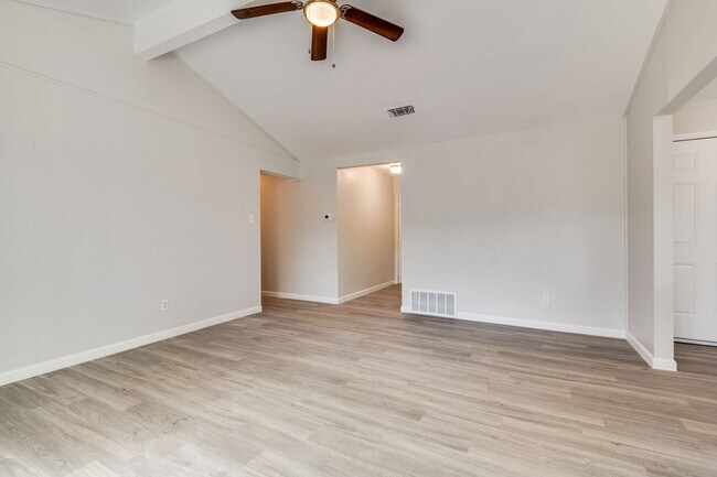 Building Photo - Charming 3-Bedroom Home in Arlington