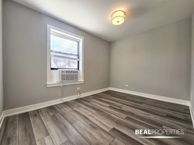 Building Photo - 3935 N Janssen Ave