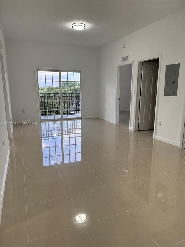 Foto del edificio - 5271 SW 8th St