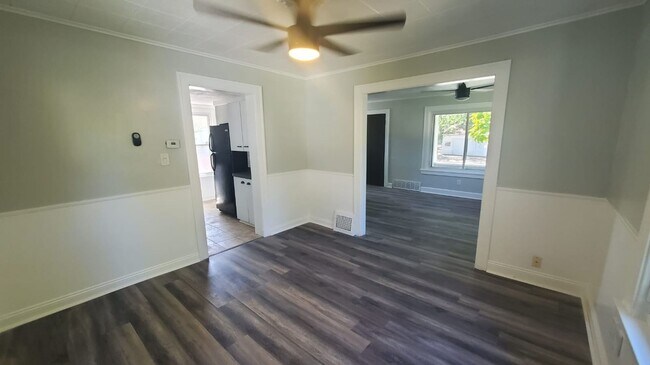 Building Photo - 3 bedroom 1 bath home