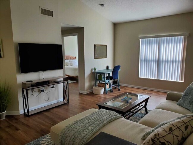 Building Photo - 5090 Fairways Cir