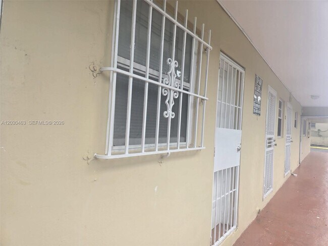 Foto del edificio - 2441 NW 13th St
