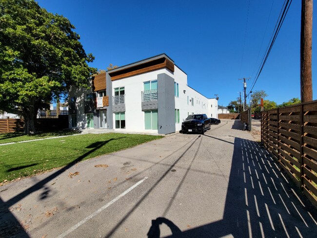 Foto del edificio - 1415 Bennett Ave