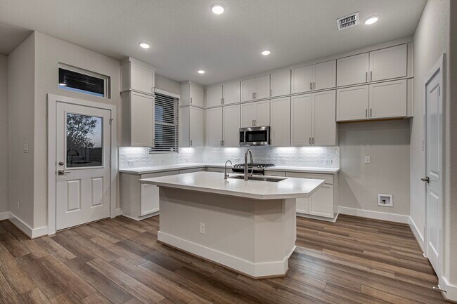 Foto del edificio - 8851 Oakland Rd