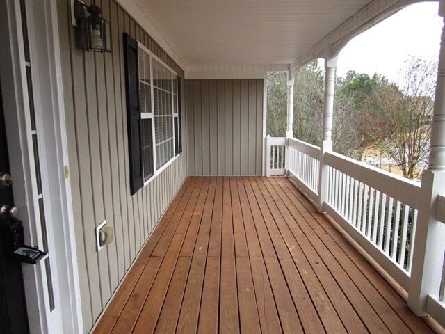 Building Photo - 330 Red Fox Dr