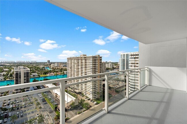 Building Photo - 2030 S Ocean Dr