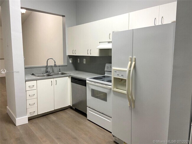 Foto del edificio - 6955 NW 173rd Dr