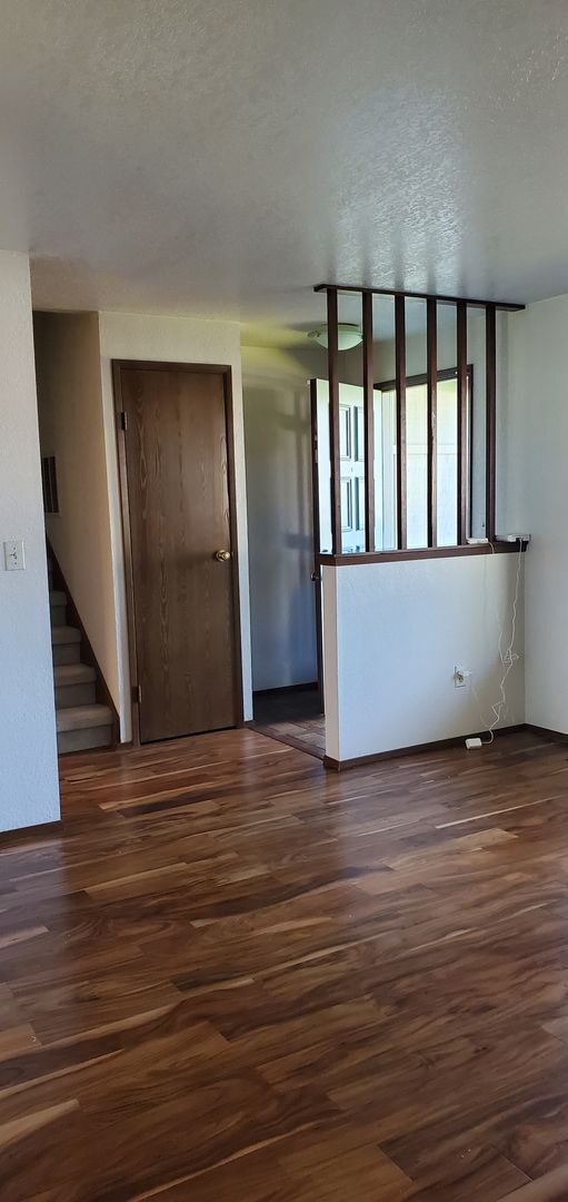 Building Photo - 3bd, 1.75 Split Level with Gonyea Park off...