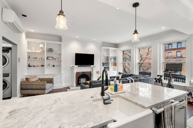 Building Photo - 461 Beacon St
