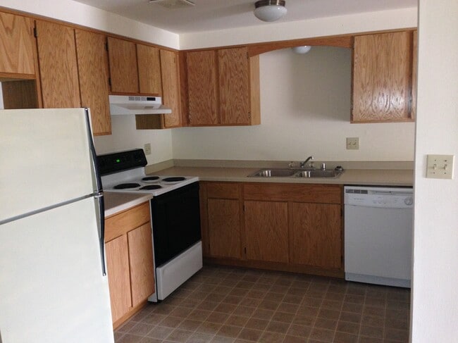 kitchen - 10700 W Grange Ave