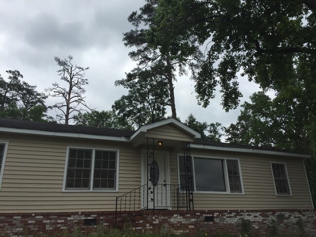 Building Photo - **ON HOLD**Near Ft. Benning/Columbus, GA 3 Bedroom / 2 Bathroom Home for Rent***
