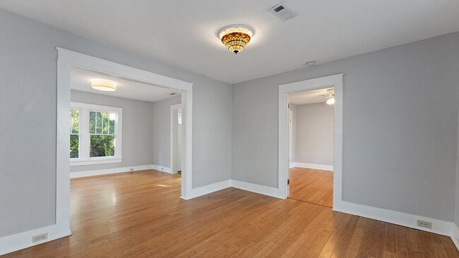 Photo - Super Cute One bedroom - Arts and Crafts s... Apartment