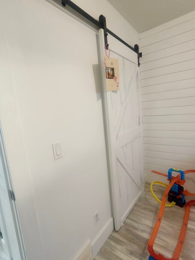 Photo du bâtiment - 48 Evansridge Cl NW