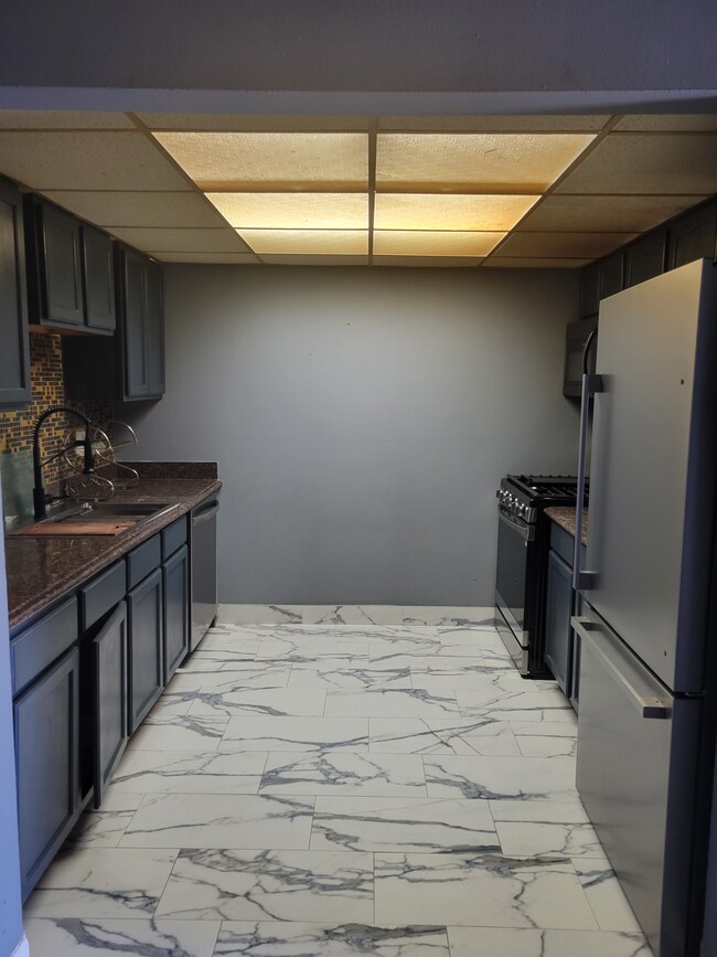 Building Photo - 258 E Bailey Rd