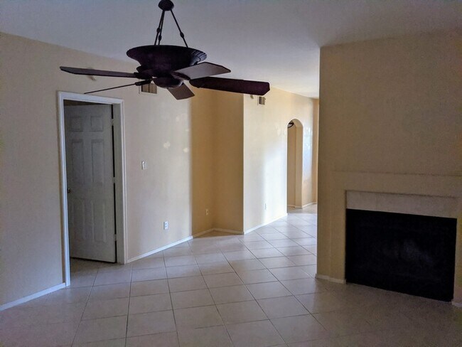 Building Photo - Mariposa Scottsdale Condo
