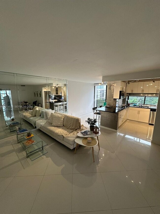 Foto del edificio - 17021 N Bay Rd