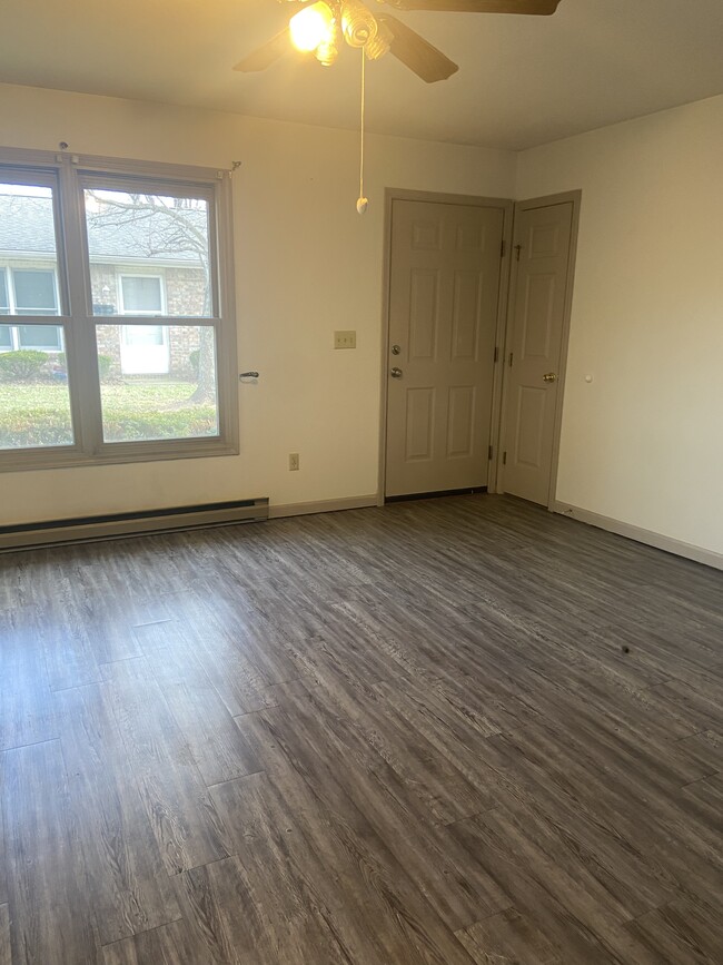 Large living room - 508 N Elm St