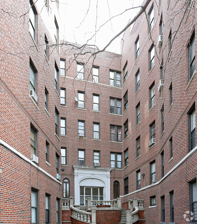 Building Photo - 375 E Mosholu Pky N