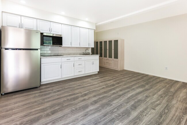 Building Photo - 18120 Bromley St