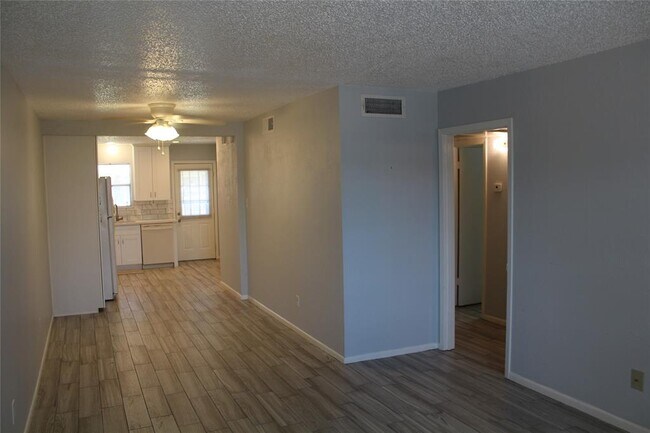 Foto del edificio - 1016 W Tri Oaks Ln