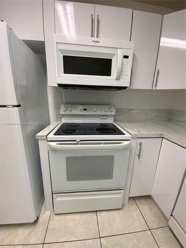 Building Photo - 11651 Royal Palm Blvd