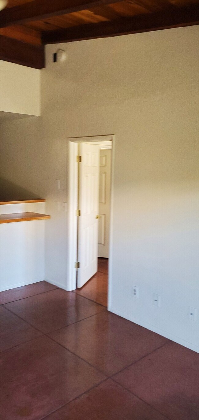 Foto del edificio - 1325 E Allen Rd
