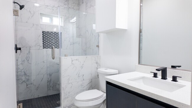 Foto del edificio - 700 Deanne Dr