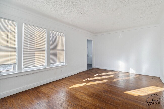 Foto del edificio - 4 Bedroom 2 Bath $1700