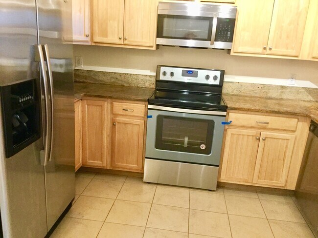 Building Photo - **AVAIL Now!  4 bed HOUSE- Granite/Stainle...