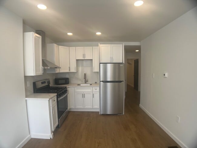 Photo - 2239 W Oxford St Apartment