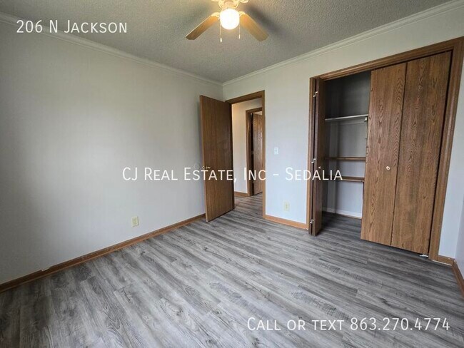 Foto del edificio - 206 N Jackson-