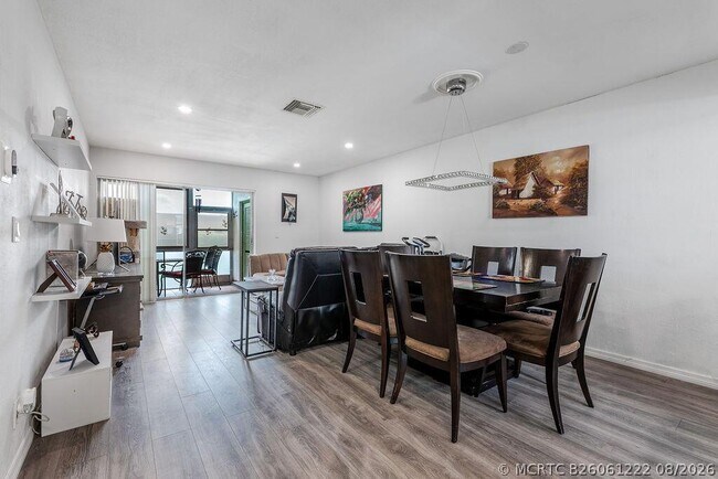 Foto del edificio - 2523 Dudley Dr W