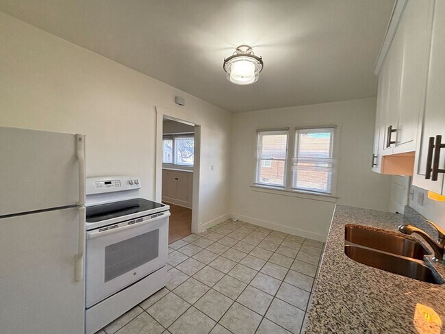 Foto del edificio - 361-361 Williams Ave S