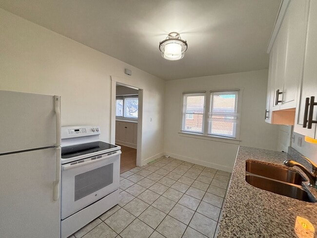 Photo - 361-361 Williams Ave S Apartment