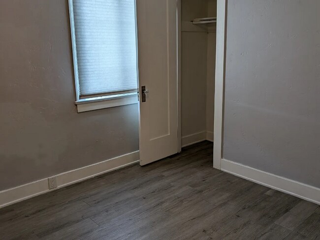 Foto del edificio - 4318 Dwight St