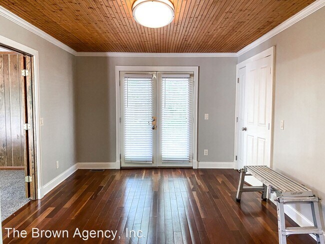 Building Photo - 3 br, 1.5 bath House - 400 Crawford Rd.