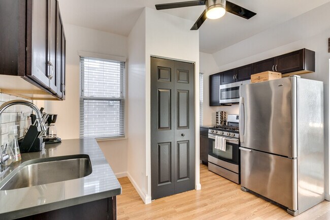 Building Photo - 1519 W Superior St