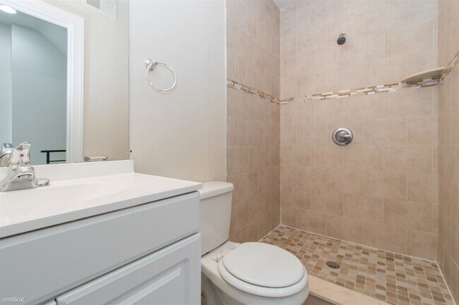 Foto del edificio - 5 br, 2 bath Triplex - 1813 N 18TH ST Unit A