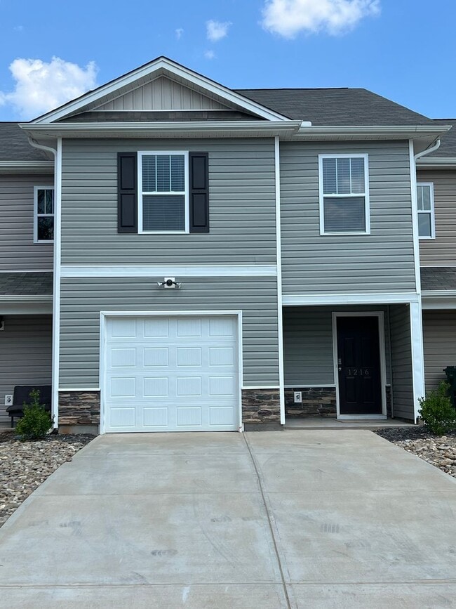Building Photo - 1216 N Norwhich Ln