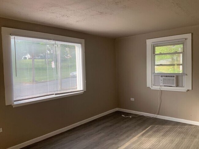 Foto del edificio - 129 Brumley Ave NE