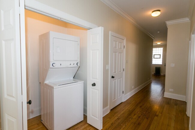 Lavandería en el apartamento - 5135-45 S. Ingleside Ave.