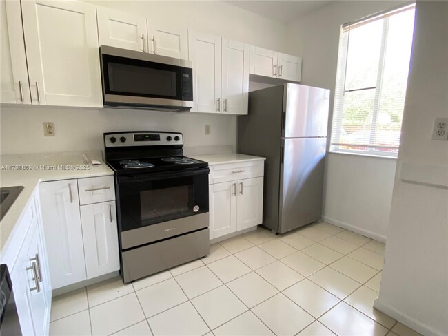 Foto del edificio - 17347 NW 7th Ave