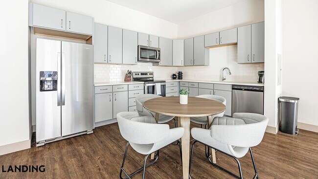 Building Photo - 300 E Fremont Pl