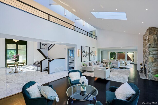 Foto del edificio - 369 E Shore Rd